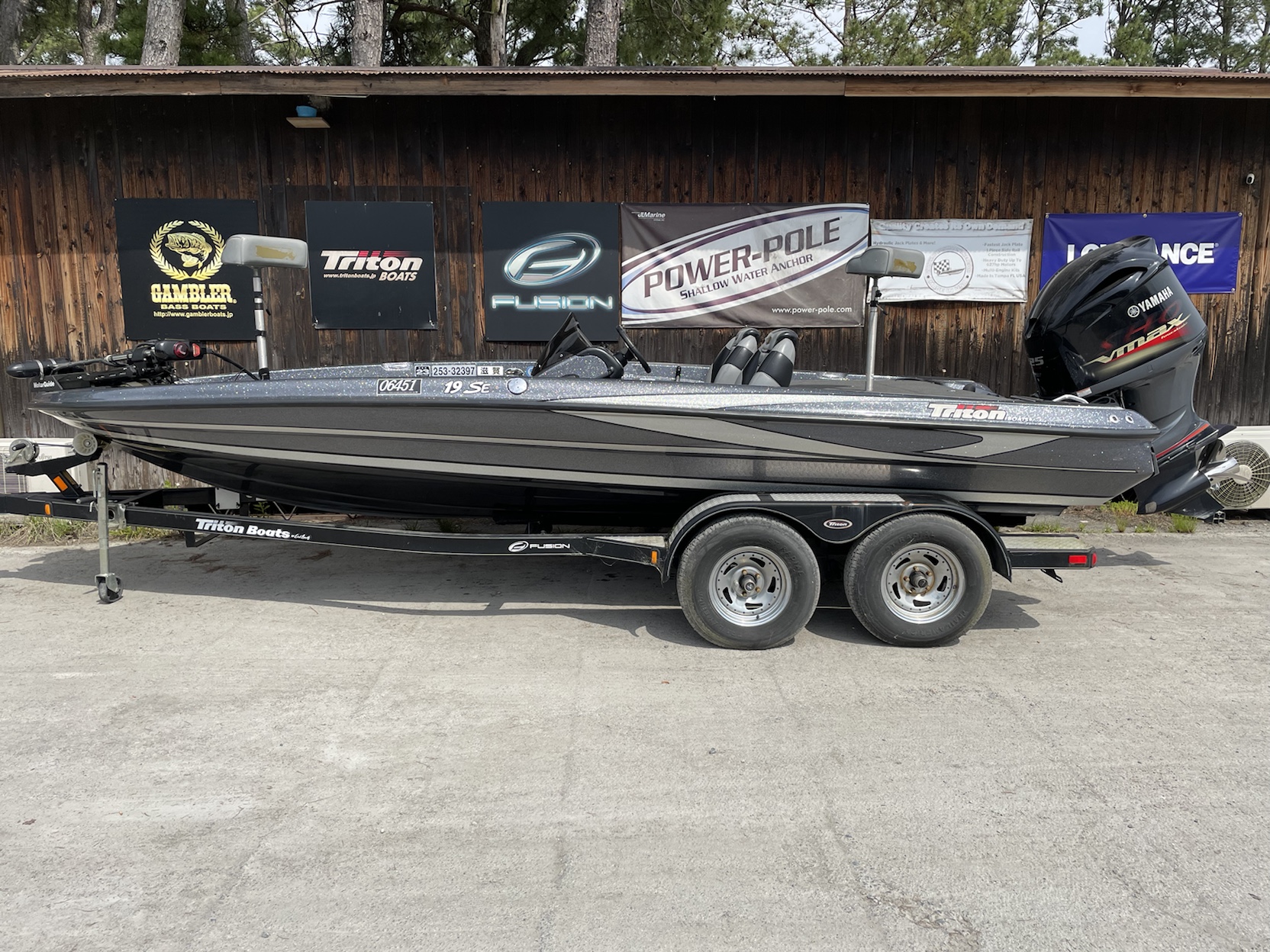 SOLD OUT 　’11 Triton Boats 19SE with SHO225