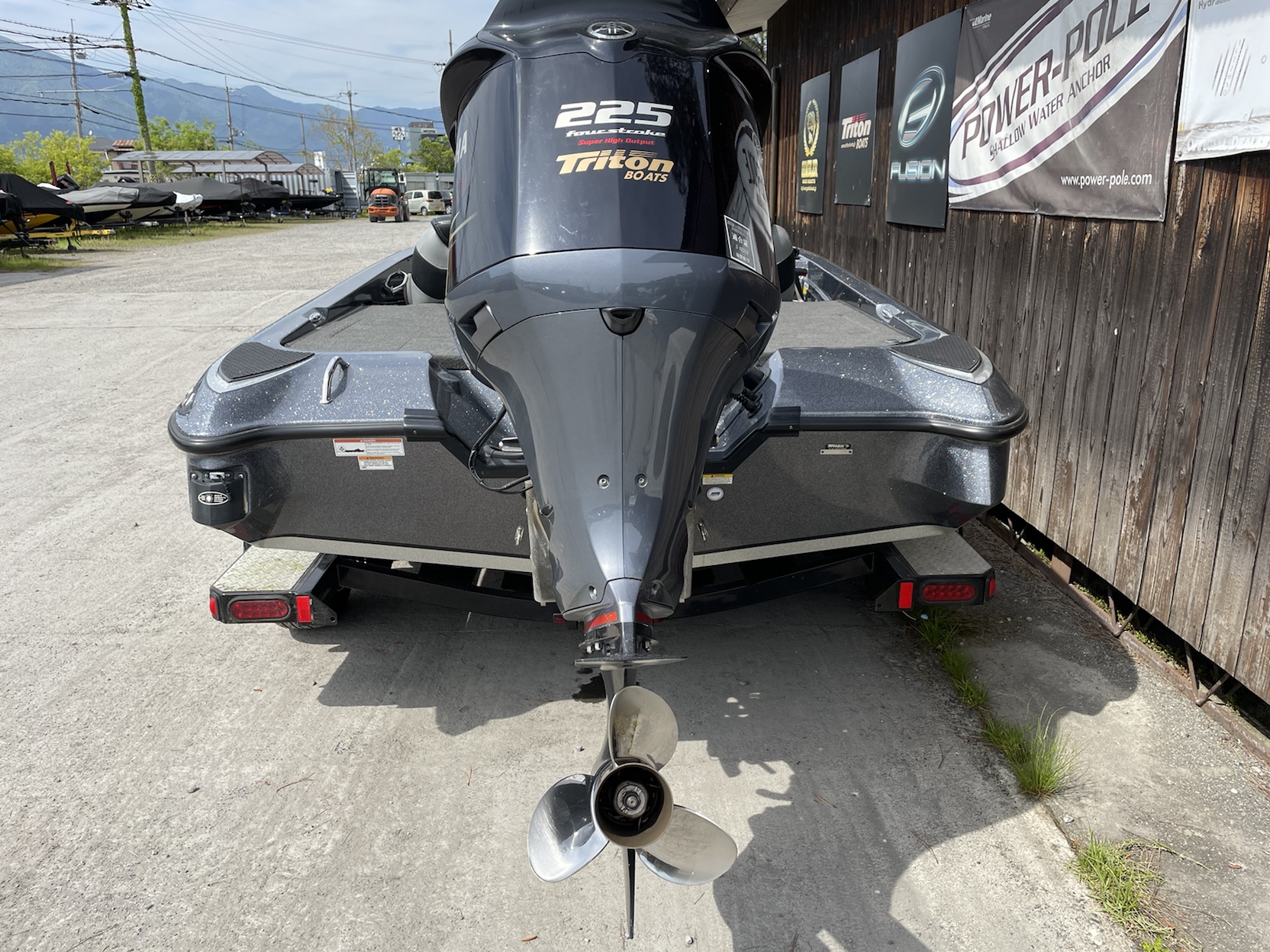 SOLD OUT ’11 Triton Boats 19SE with SHO225｜株式会社FUSION｜TRITON BOATS